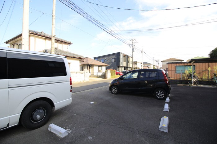 物件外観写真2　(駐車場)