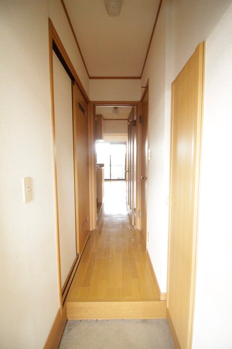 物件内観写真13　(玄関)