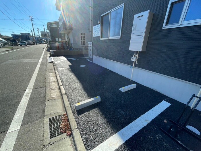 物件外観写真3　(駐車場)