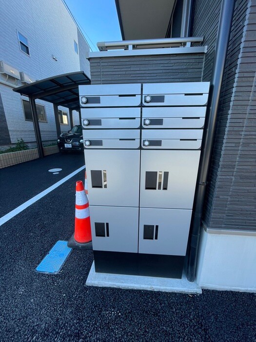 物件外観写真5　(エントランス部分)