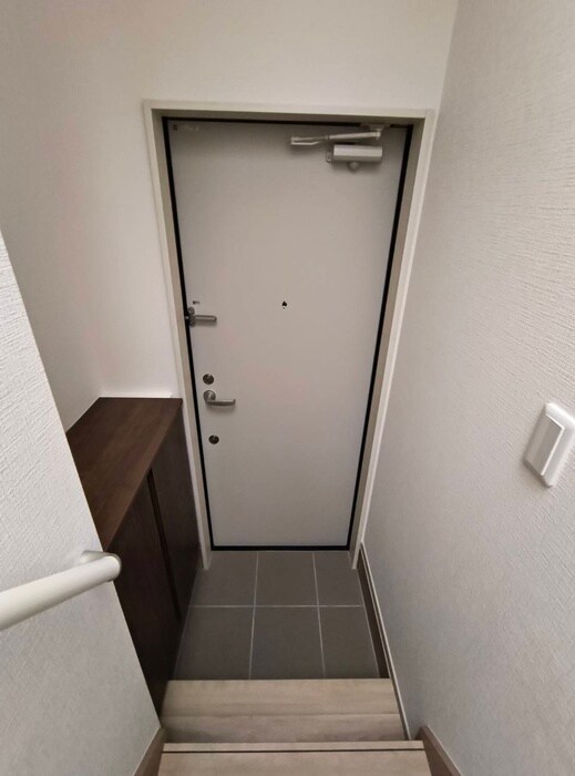 物件内観写真16　(玄関)