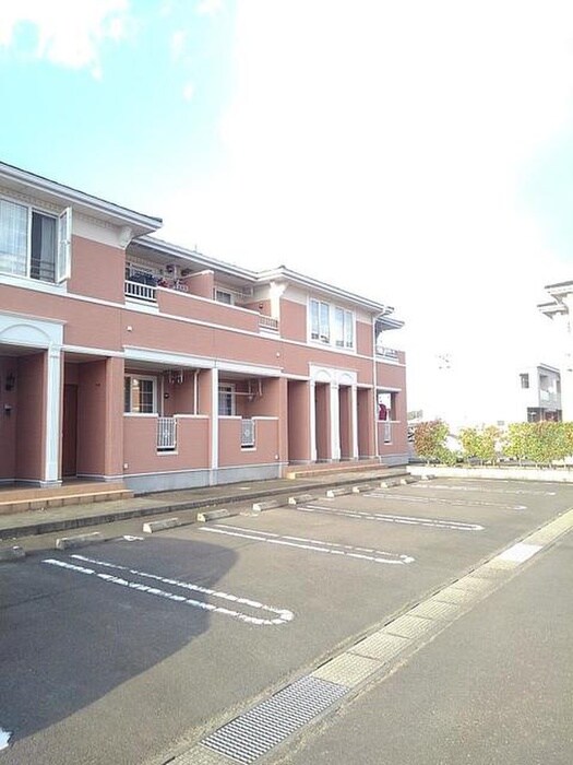 物件外観写真2　(駐車場)