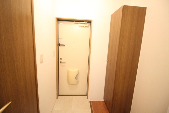 物件内観写真8　(玄関)