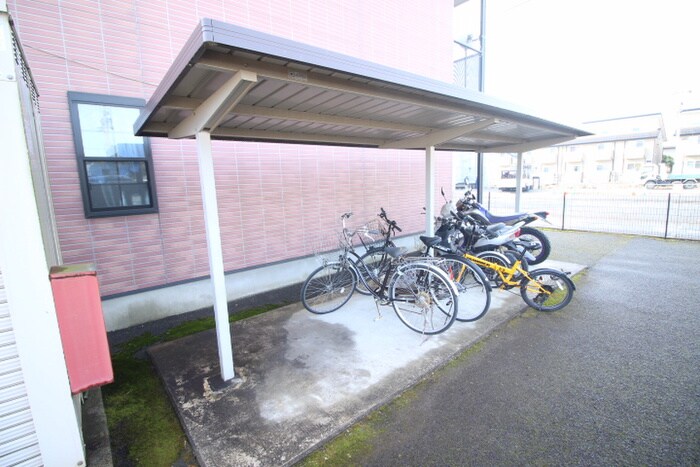 物件外観写真4　(駐輪場)