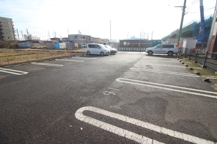物件外観写真5　(駐車場)