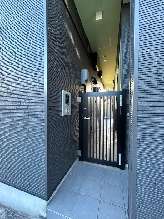 物件外観写真5　(エントランス部分)