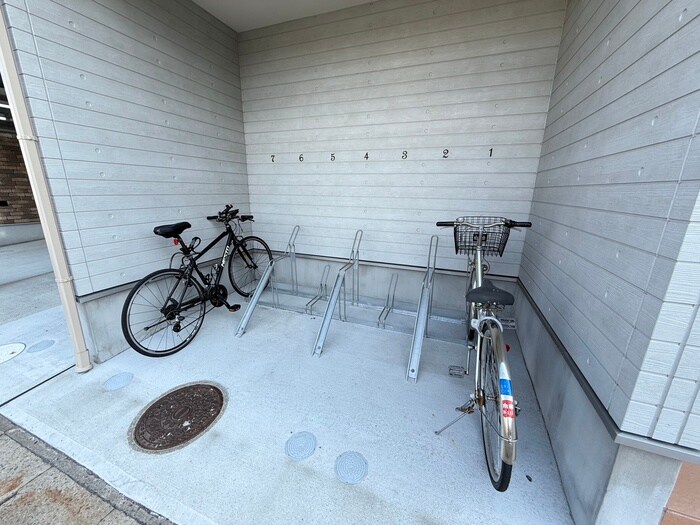 物件外観写真2　(駐輪場)