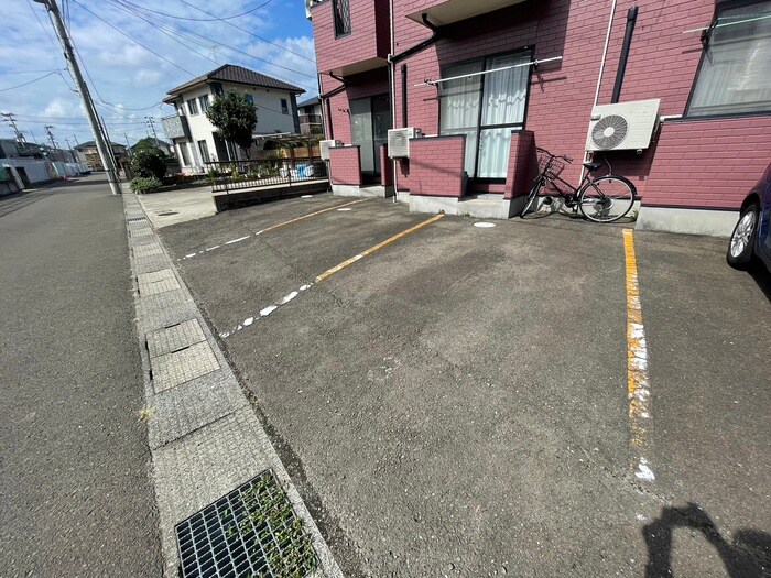 物件外観写真2　(駐車場)