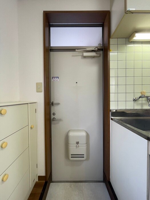 物件内観写真16　(玄関)