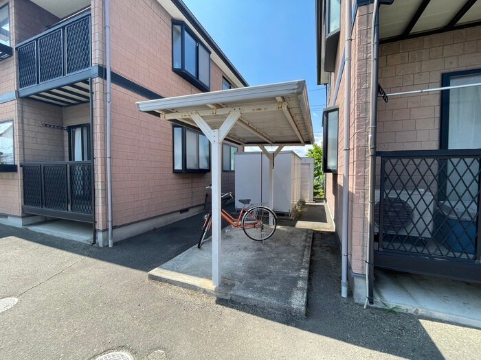 物件外観写真6　(駐輪場)