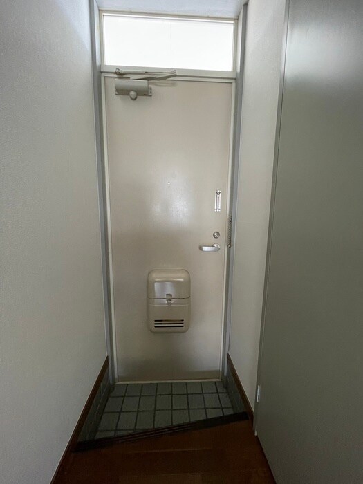 物件内観写真16　(玄関)