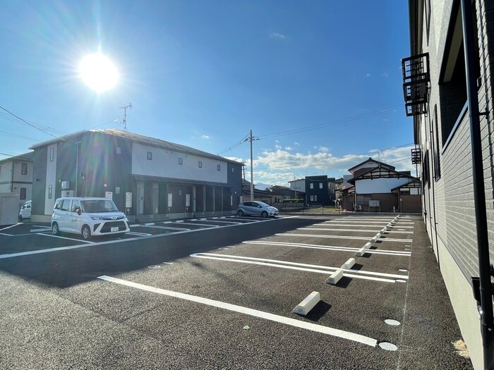 物件外観写真2　(駐車場)