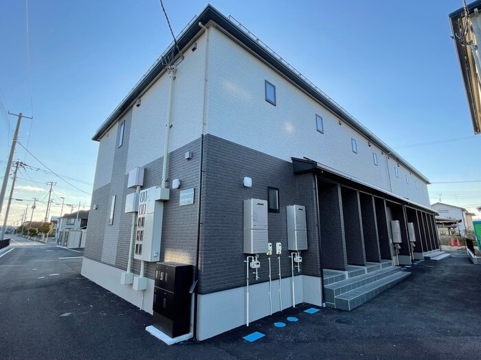 物件外観写真5　(エントランス部分)