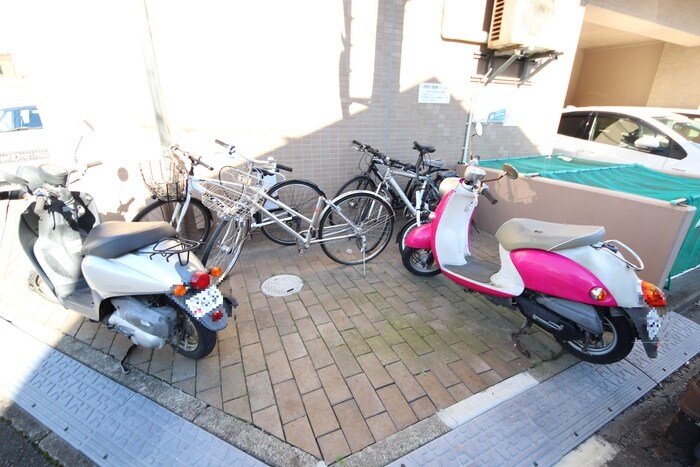 物件外観写真6　(駐輪場)