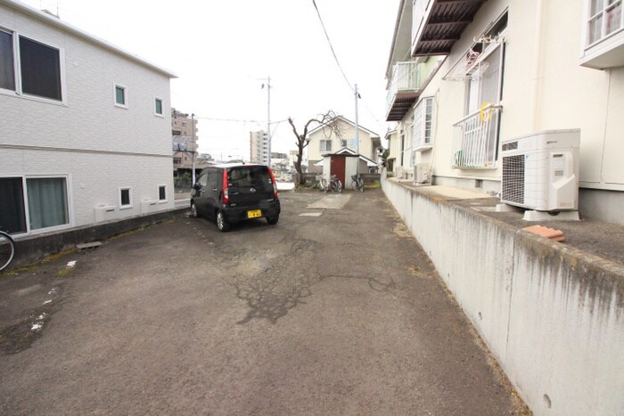 物件外観写真4　(駐車場)