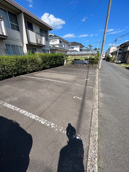 物件外観写真2　(駐車場)