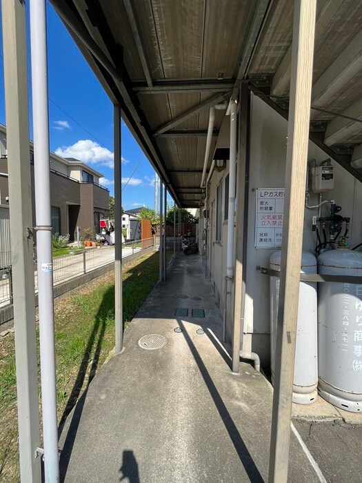 物件外観写真3　(エントランス部分)