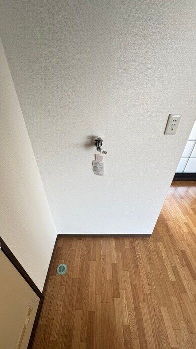 物件内観写真16　(洗濯機置場)