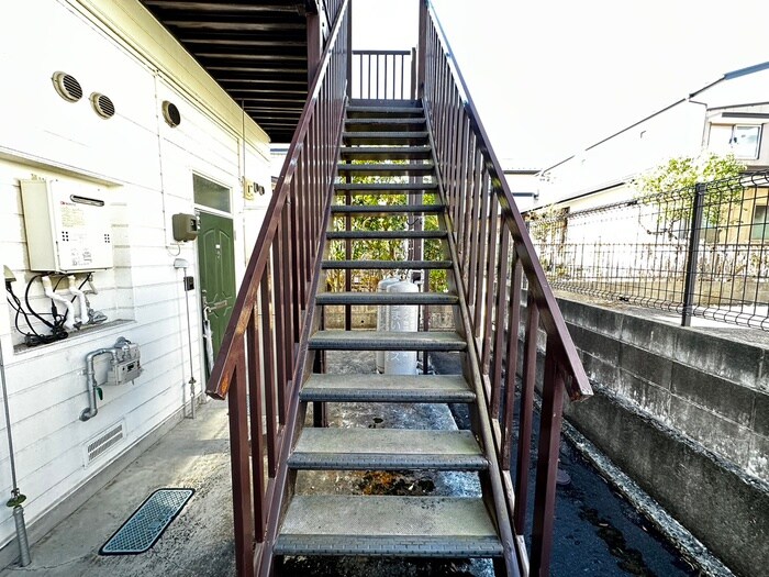 物件外観写真4　(エントランス部分)