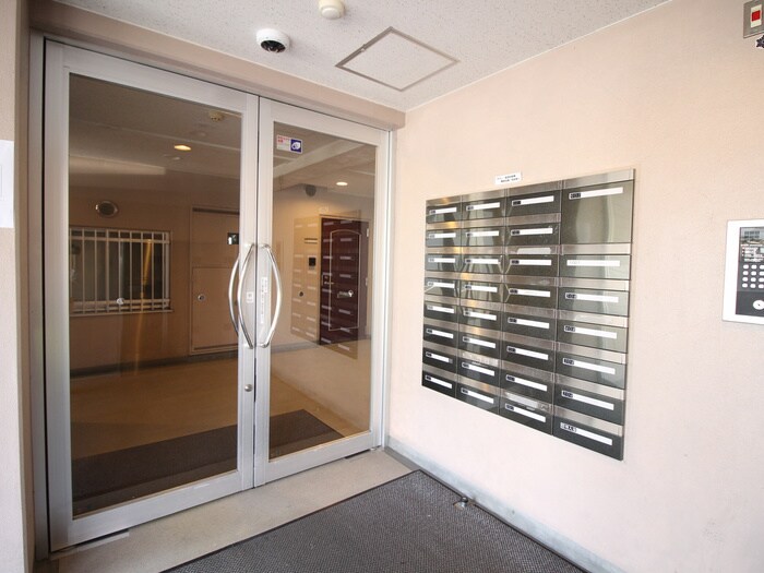 物件外観写真3　(エントランス部分)