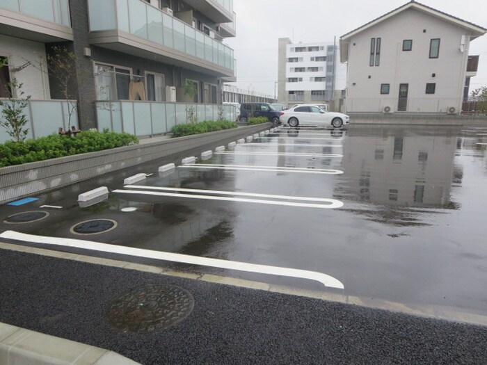 物件外観写真3　(駐車場)