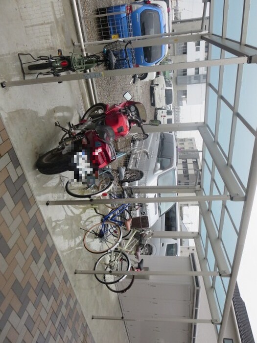 物件外観写真4　(駐輪場)