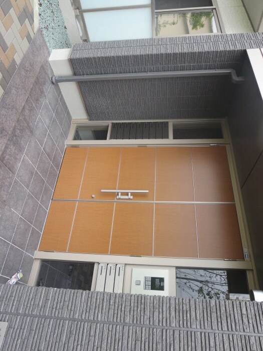 物件外観写真5　(エントランス部分)