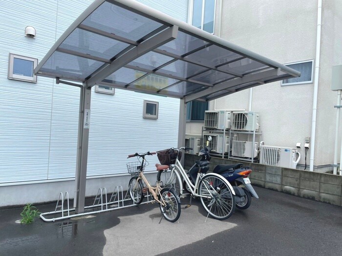 物件外観写真3　(駐輪場)