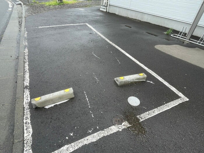 物件外観写真5　(駐車場)