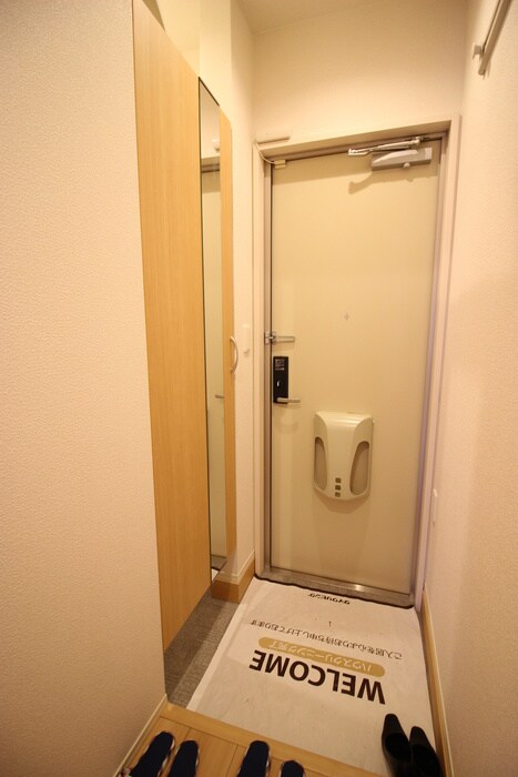 物件内観写真7　(玄関)