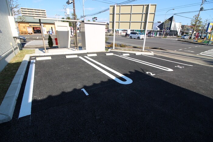 物件外観写真3　(駐車場)