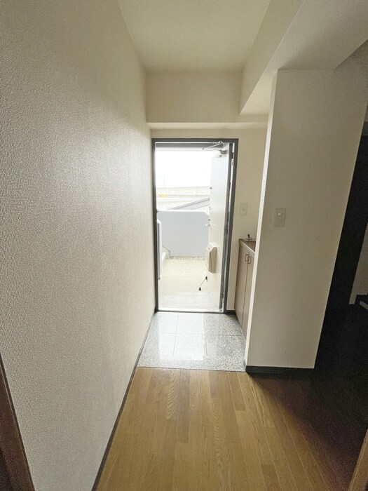 物件内観写真10　(玄関)