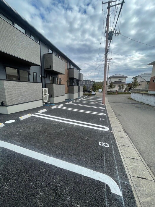 物件外観写真3　(駐車場)