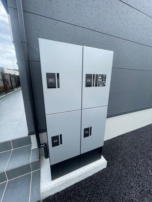 物件外観写真4　(エントランス部分)