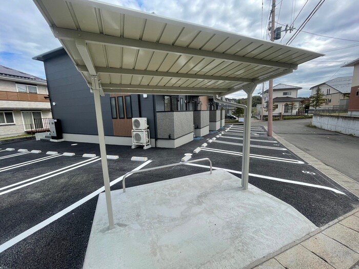 物件外観写真6　(駐輪場)