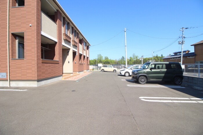 物件外観写真3　(駐車場)