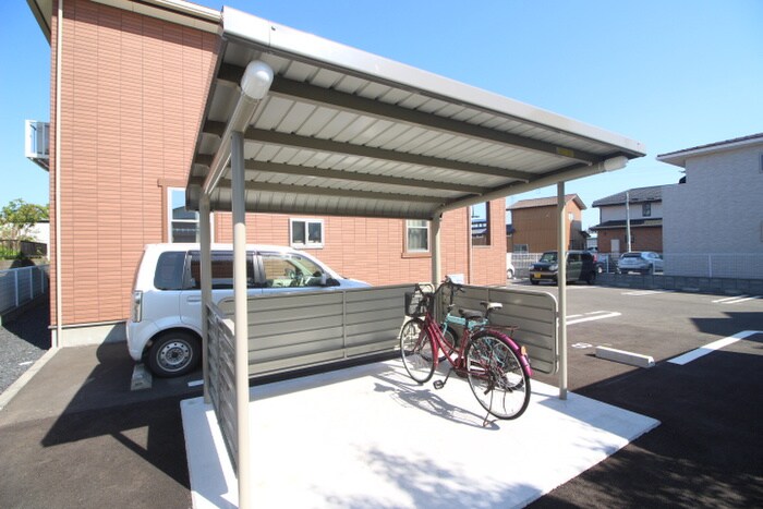 物件外観写真4　(駐輪場)