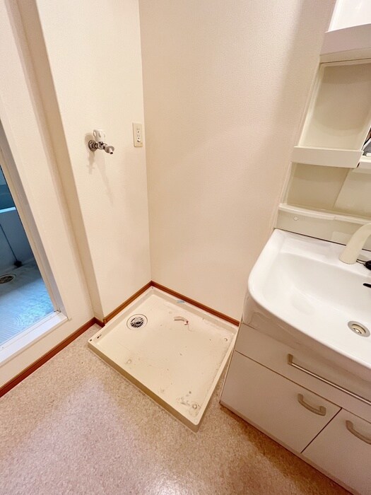 物件内観写真13　(洗濯機置場)