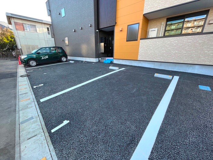 物件外観写真4　(駐車場)