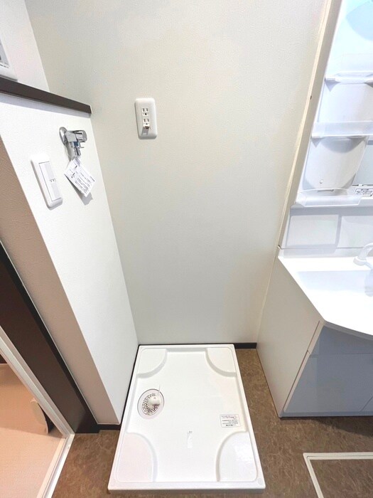 物件内観写真16　(洗濯機置場)