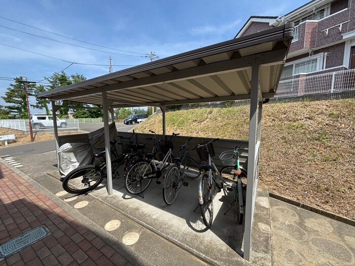物件外観写真5　(駐輪場)