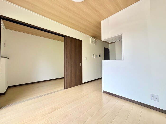 物件内観写真2　(居室)