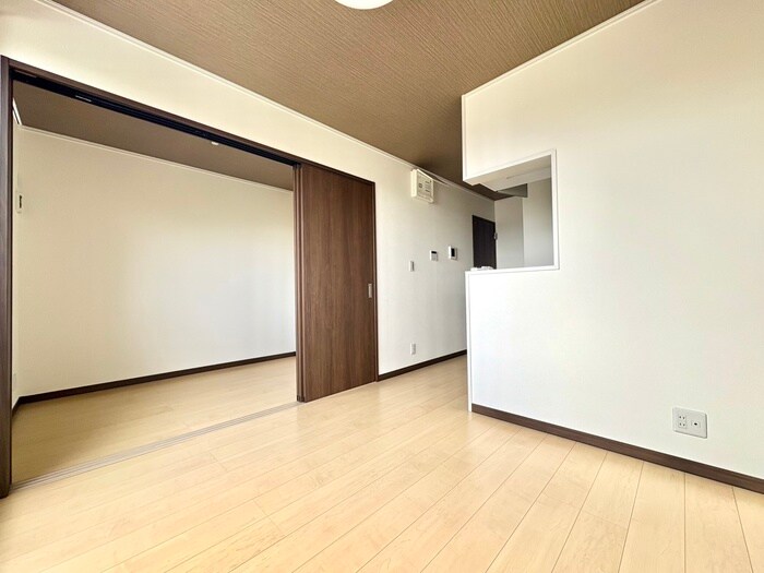 物件内観写真2　(居室)