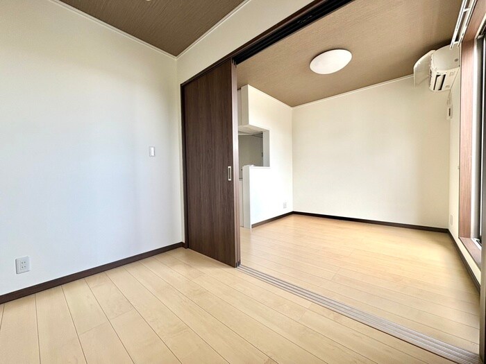 物件内観写真4　(居室)