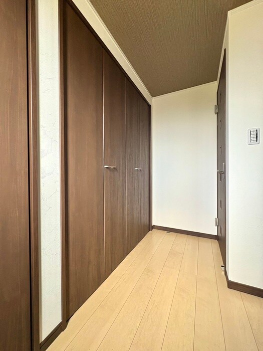 物件内観写真12　(廊下)