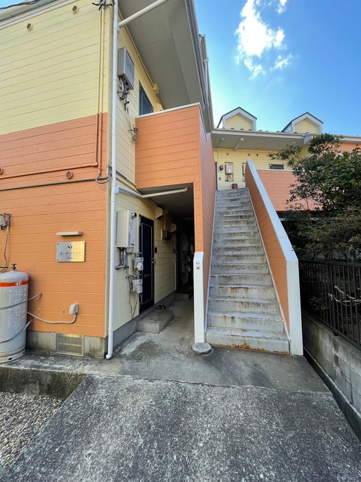 物件外観写真3　(エントランス部分)