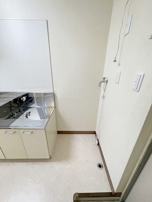 物件内観写真11　(洗濯機置場)