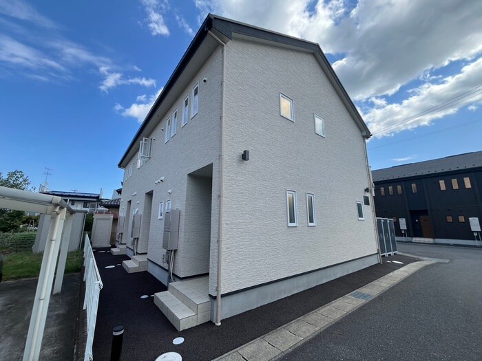 物件外観写真5　(エントランス部分)