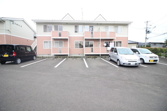 物件外観写真4　(駐車場)