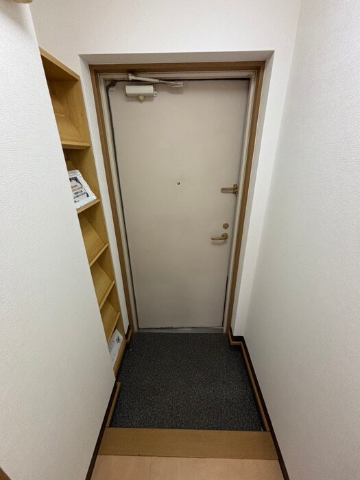 物件内観写真12　(玄関)